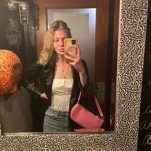 Meet your Posher, Josée